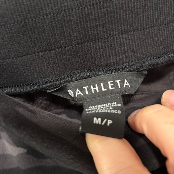 Athleta Triumph Black/Gray Camo Fleece Lined Sweatpants Jogger Petite Inseam - Picture 8 of 9